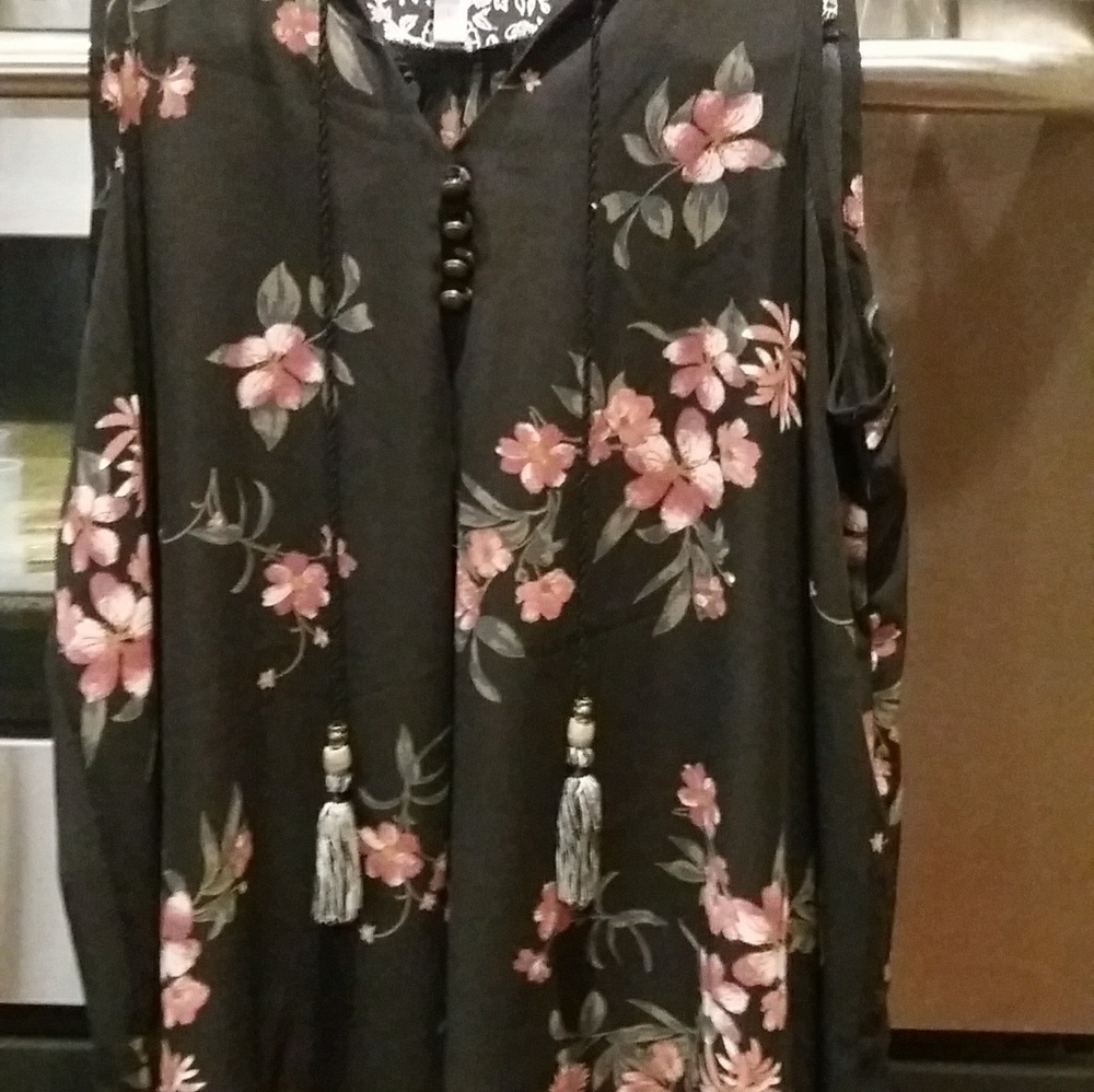 Pretty floral top.